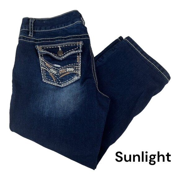 Maurices Womens Distressed Blue Denim Capri Jeans Size 7/8 Embroidered Pockets - Picture 1 of 13